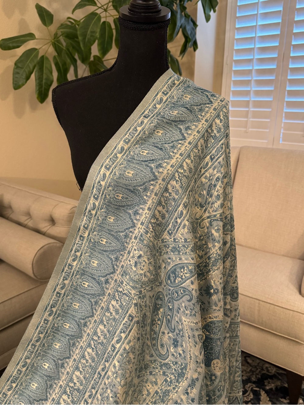 Handloom Paisley Jacquard Throw in Light Blue and Cream